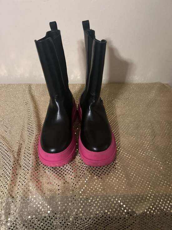 Shoes - Picture 1 of 4